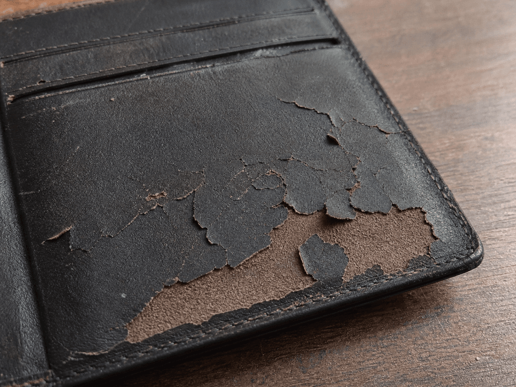 "genuine leather wallet peeling after one year India"